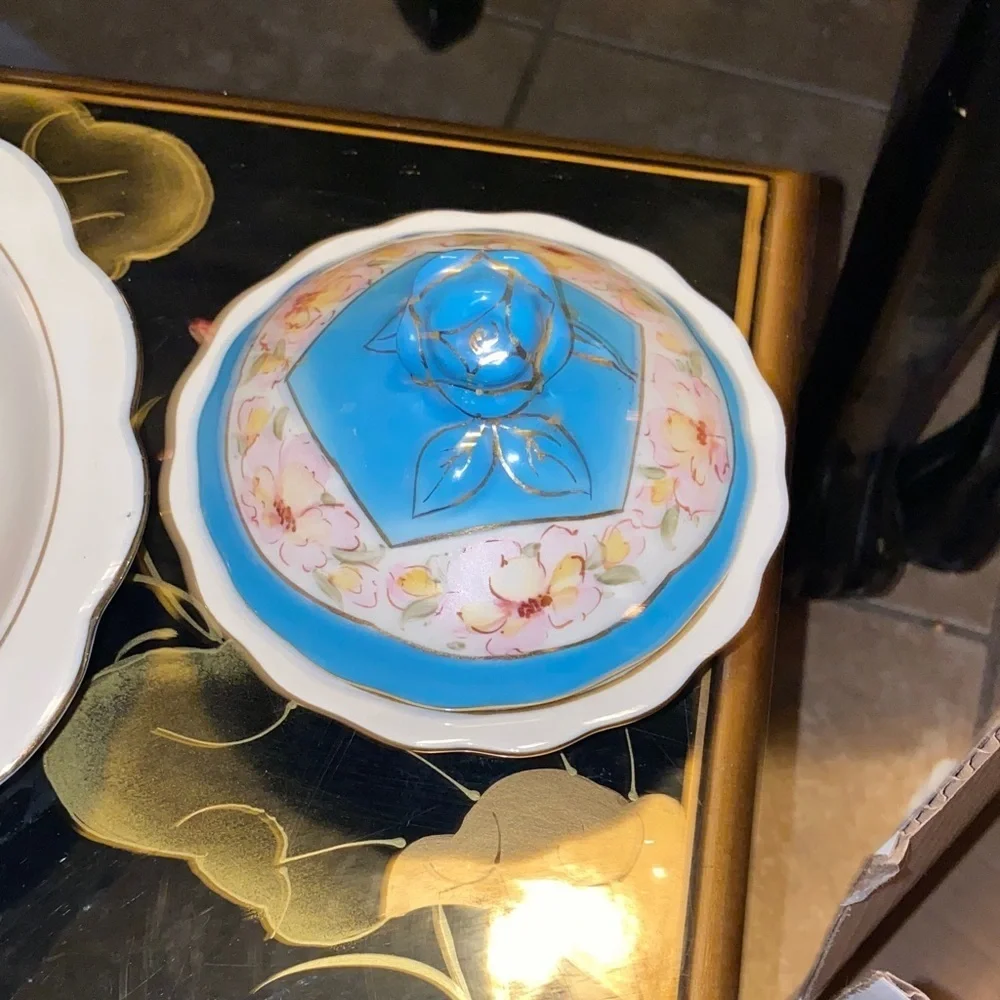 Vintage 1978 Sumer Bank Made In Turkey Set of 2 Covered Bowls Dishes